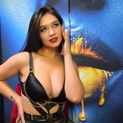 Amira Robinson  Amira Robinson 